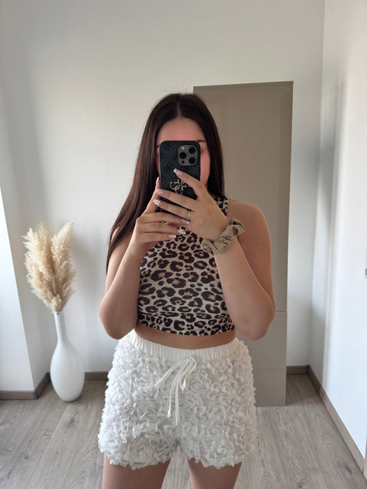 SHORTS WITH 3D FLOWERS