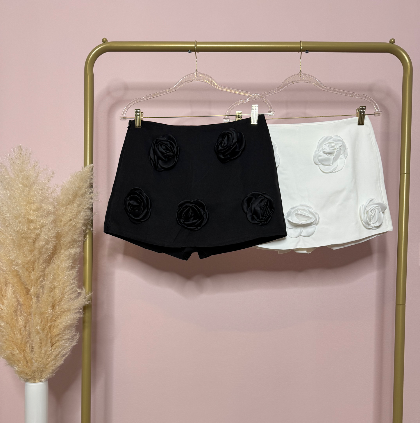 SKORT MIT 3D-BLUMEN