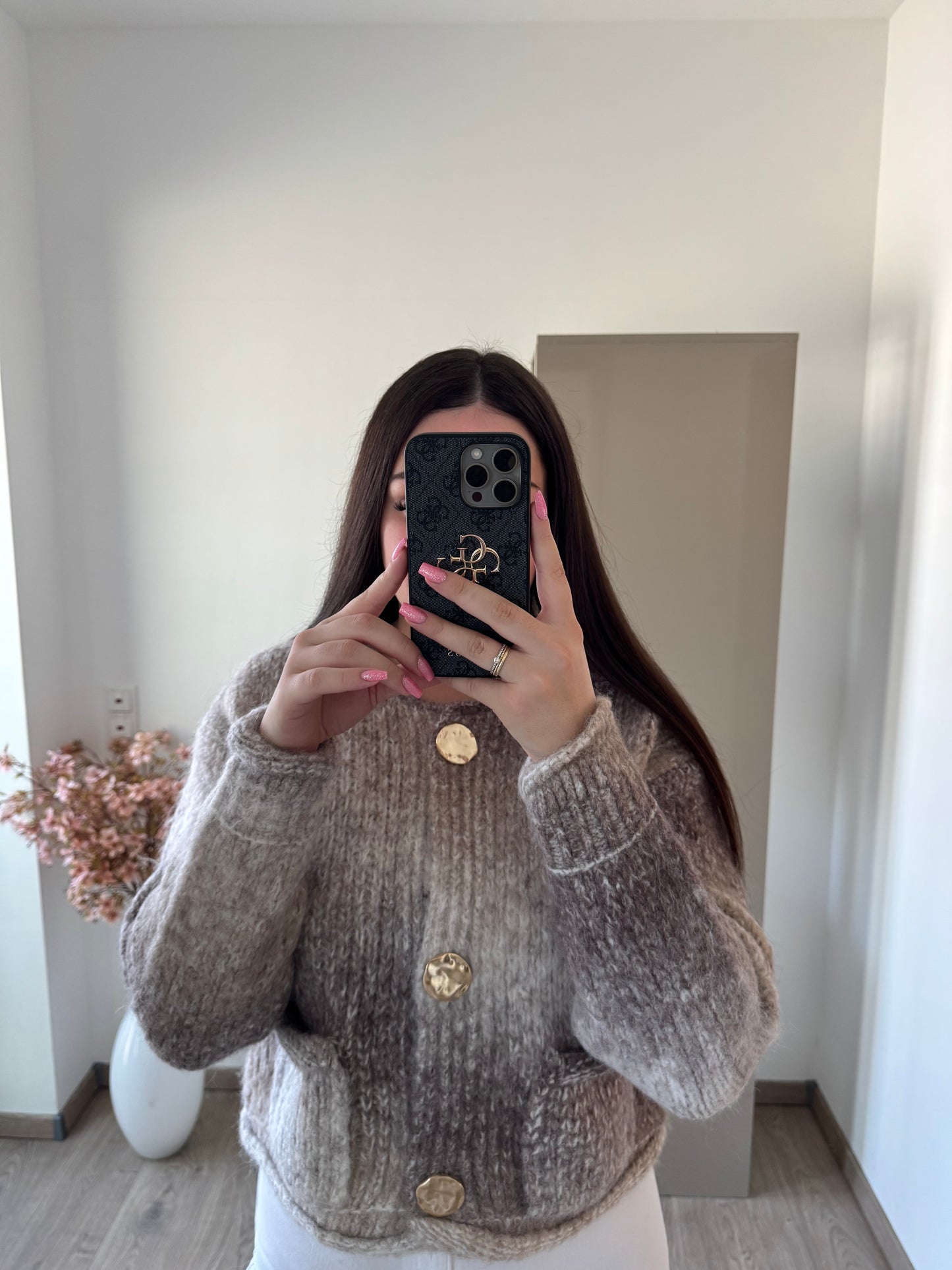 CARDIGAN MIT GOLDENEN KNÖPFEN