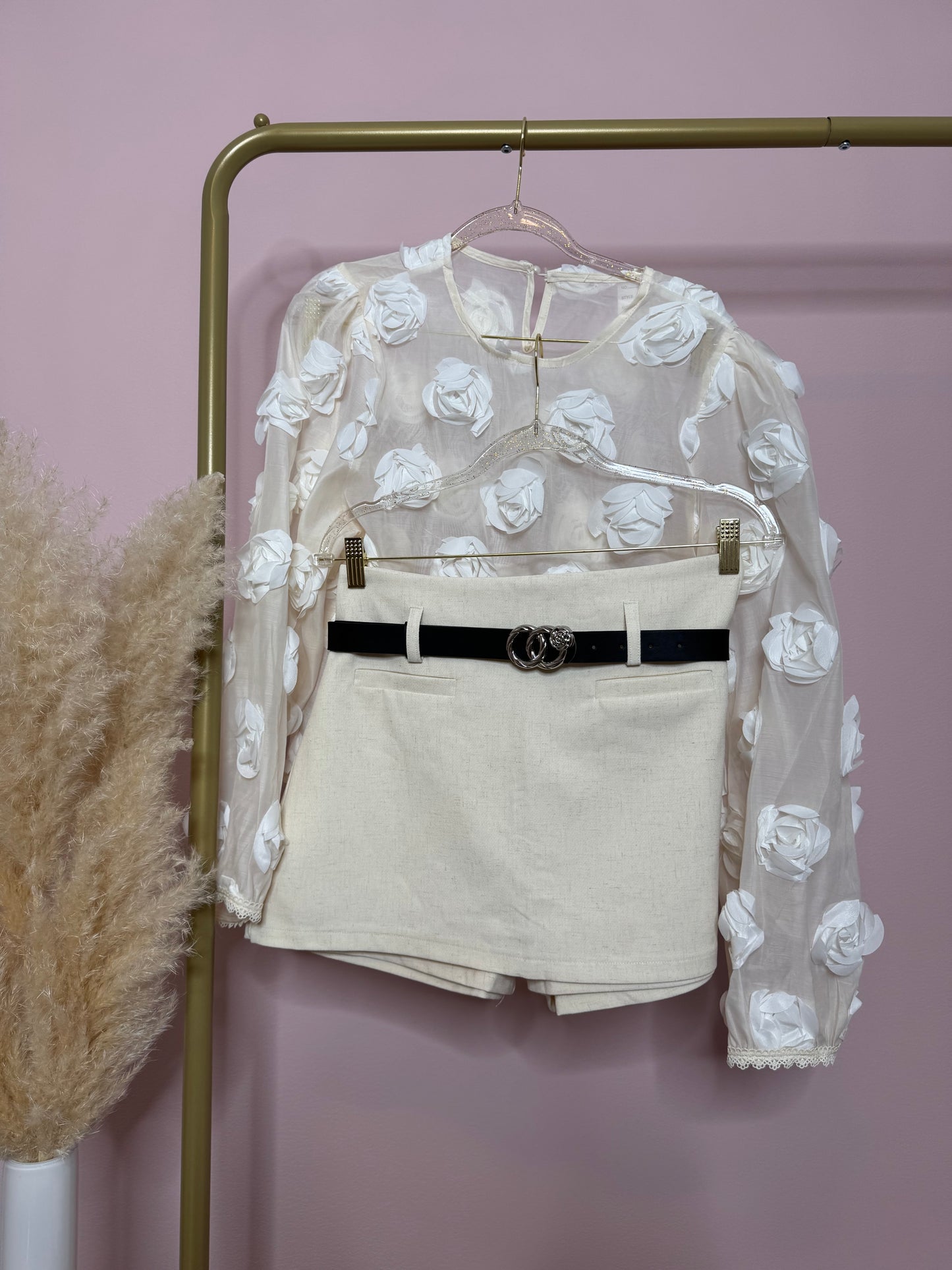SKORT IN BEIGE MIT GÜRTEL