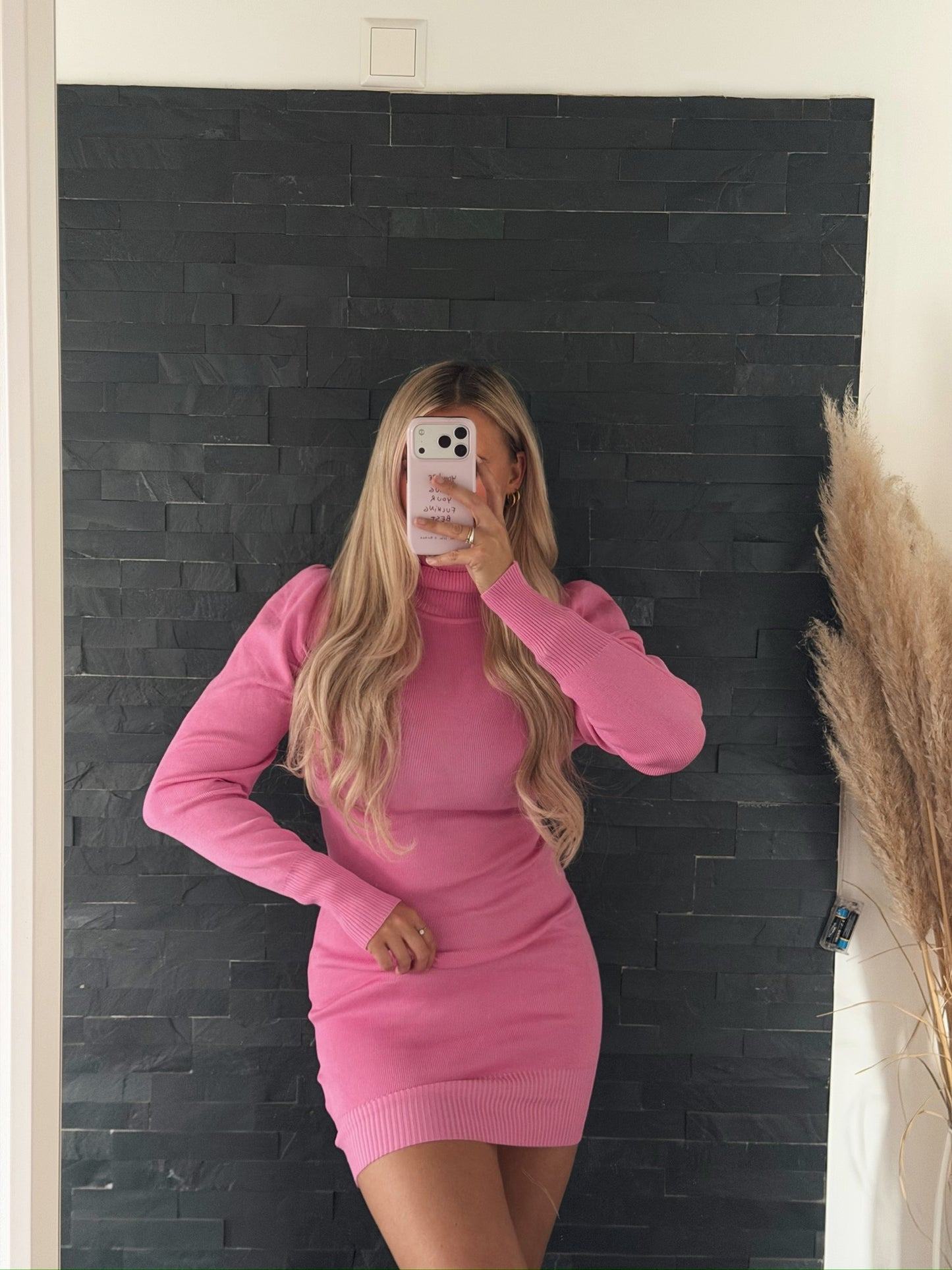 STRICKKLEID PINK