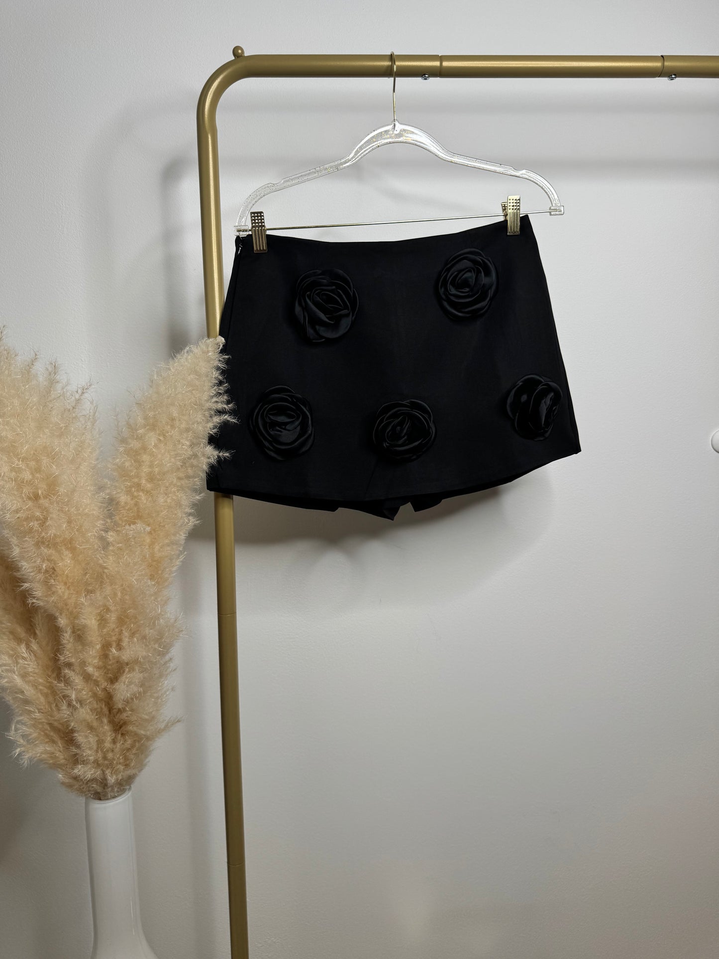 SKORT MIT 3D-BLUMEN