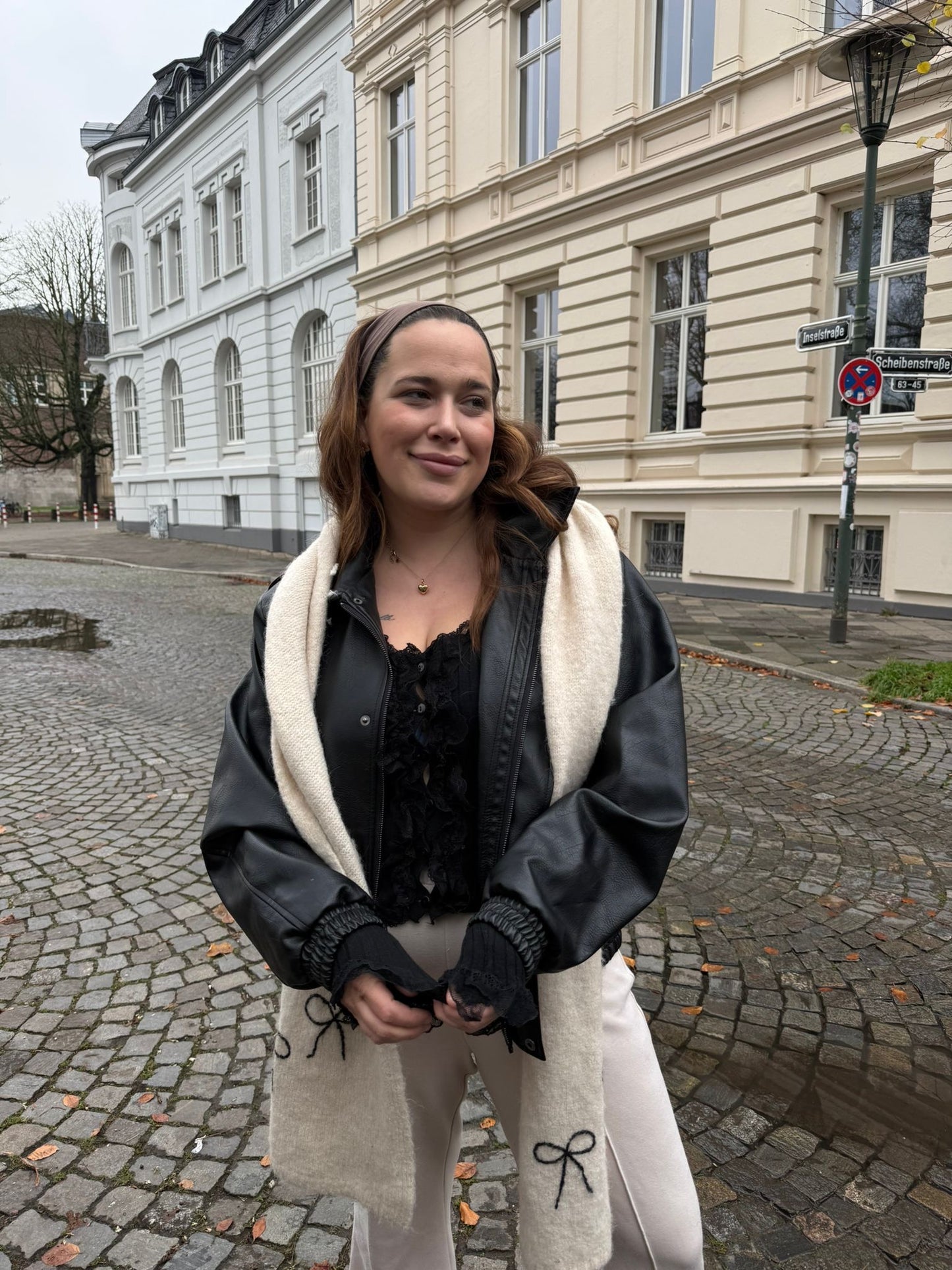 STRICKCARDIGAN GIRLY LACE SCHWARZ