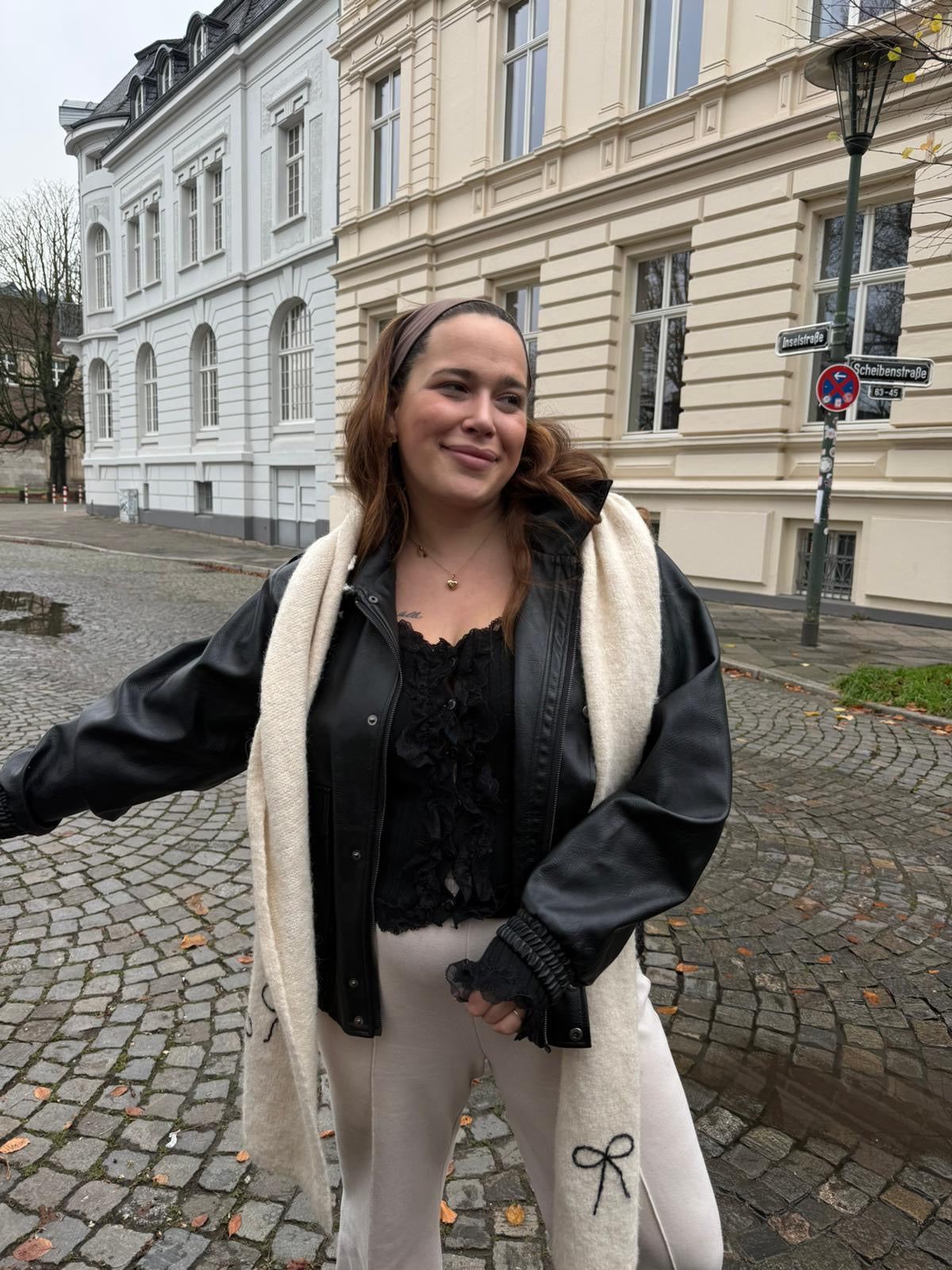 STRICKCARDIGAN GIRLY LACE SCHWARZ