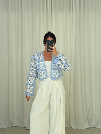HÄKELJACKE BOHO PATCH BLAU