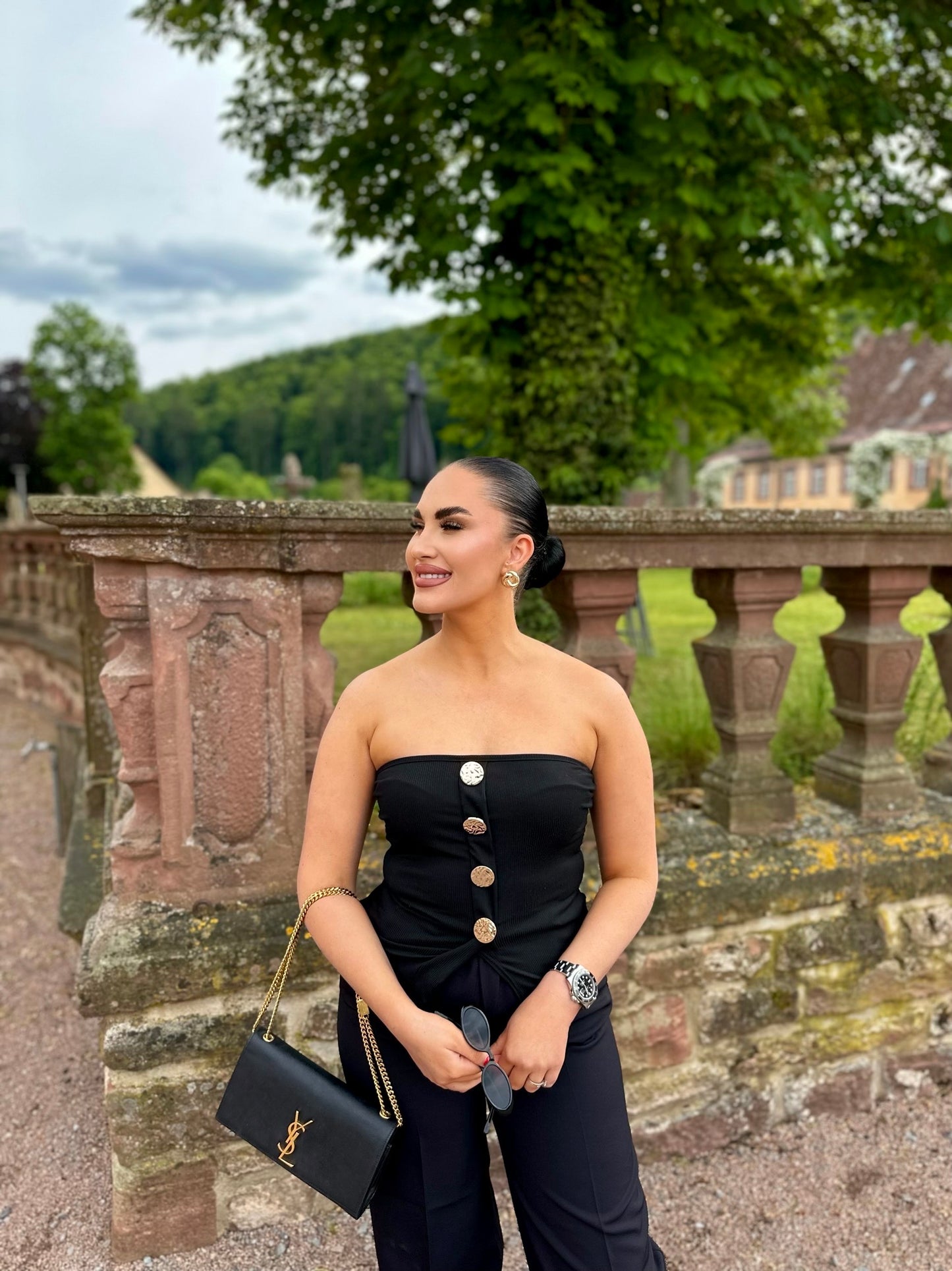 BANDEAU TOP SCHWARZ MIT GOLDENEN DETAILS