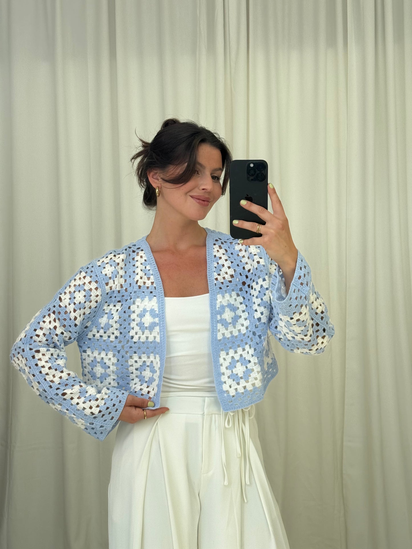HÄKELJACKE BOHO PATCH BLAU
